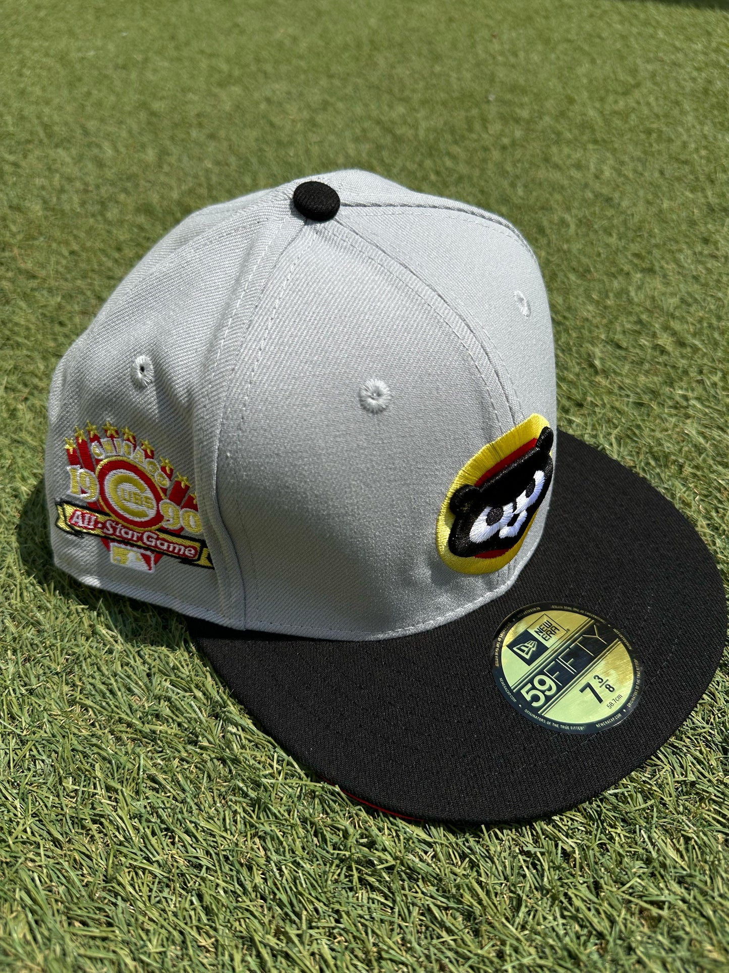 "Gorra New Era 59FIFTY Chicago Cubs con sidepatch retro bordado y visera plana."