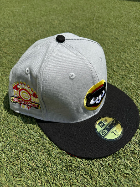 "Gorra New Era 59FIFTY Chicago Cubs con sidepatch retro bordado y visera plana."